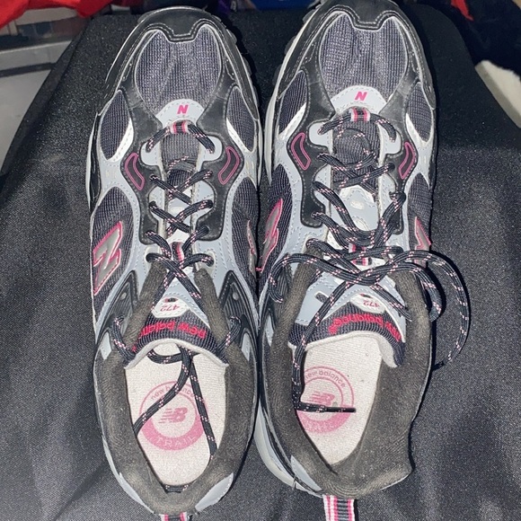New Balance 472 WO Size  10 Black and Pink Sneakers. Good CLEAN CONDITION - Picture 9 of 11